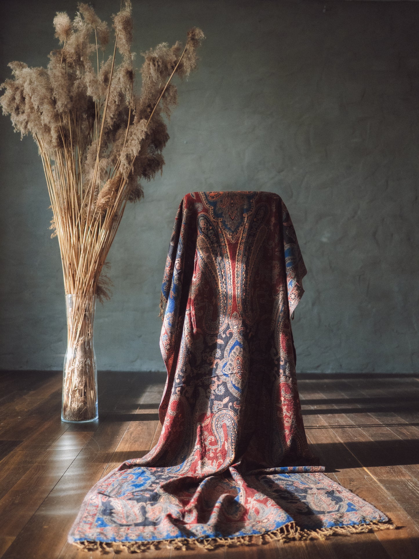 Izšūta šalle no Kašmīras, Indijas