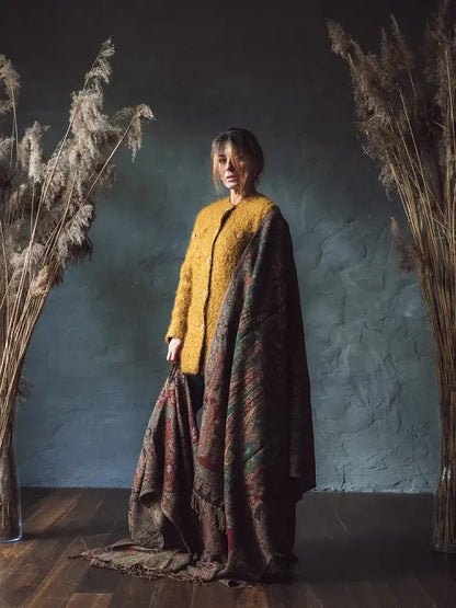 Izšūta šalle no Kašmīras, Indijas