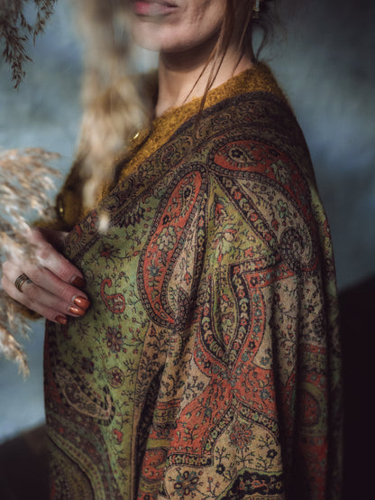 Izšūta šalle no Kašmīras, Indijas