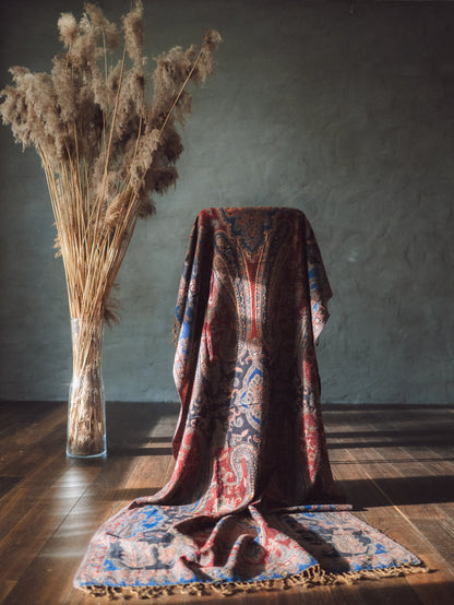 Izšūta šalle no Kašmīras, Indijas