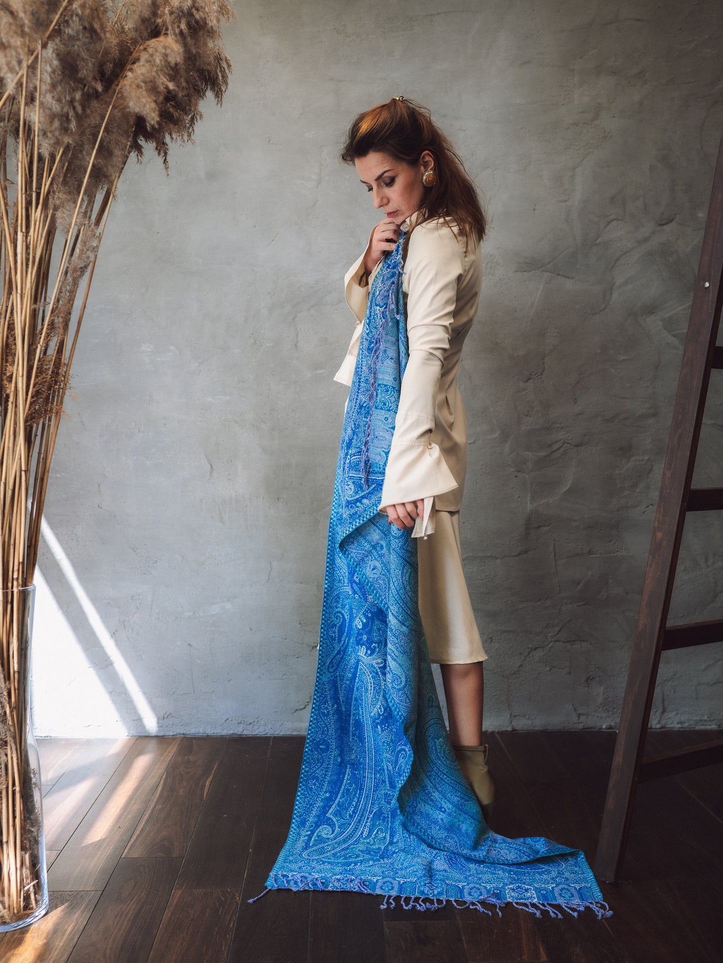 Gaiši zila šalle no Kašmīras, Indijas