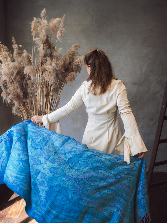 Gaiši zila šalle no Kašmīras, Indijas